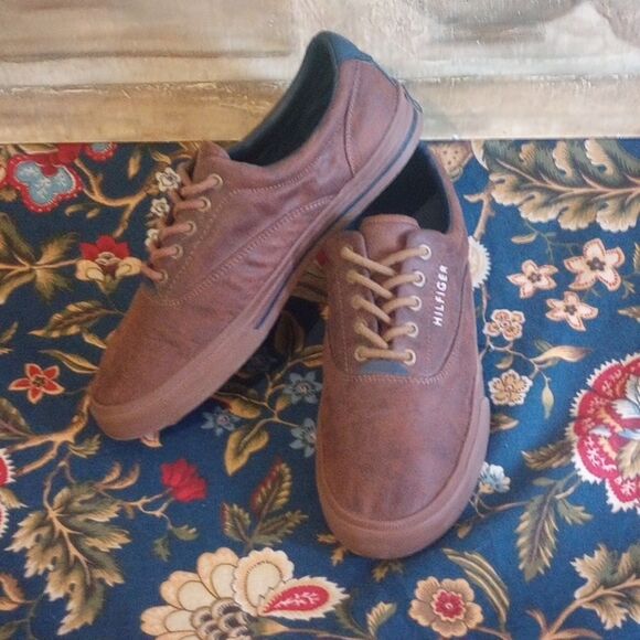 Brown & Navy Low Top Tommy Hilfiger Sneakers!* - Picture 1 of 5